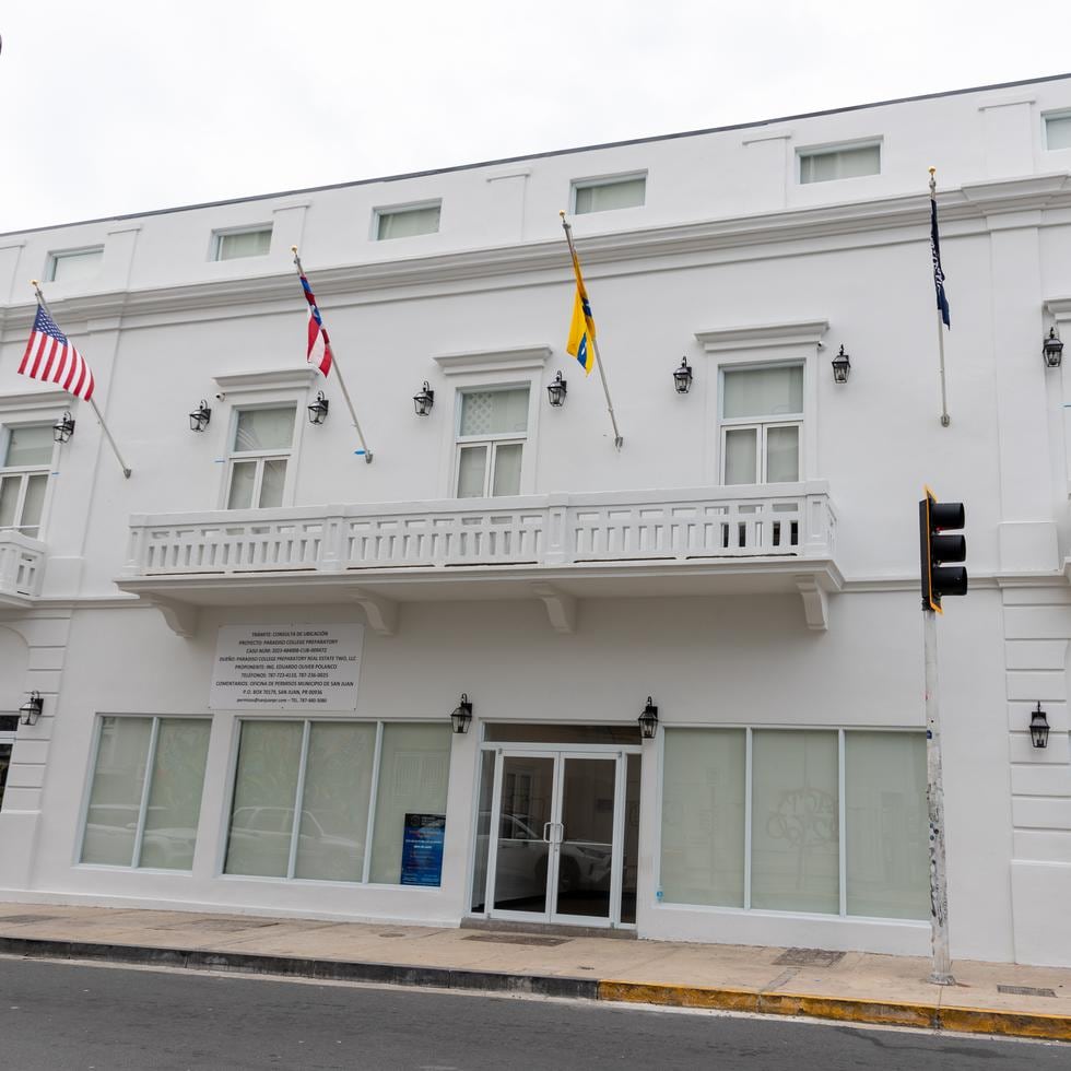 La Paradiso College Preparatory, en Río Piedras, tuvo que paralizar la operación de la escuela intermedia, ubicada en la avenida Ponce de León, por problemas con los permisos que debía solicitar al Municipio de San Juan.