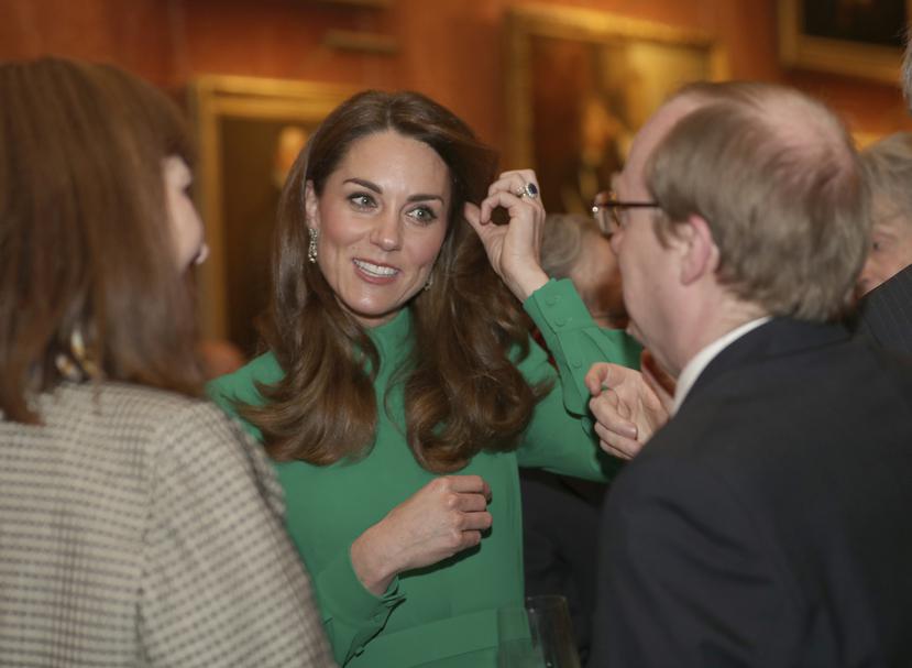 Kate Middleton lució un vestido verde de la marca Emilia Wickstead. (Foto: AP)