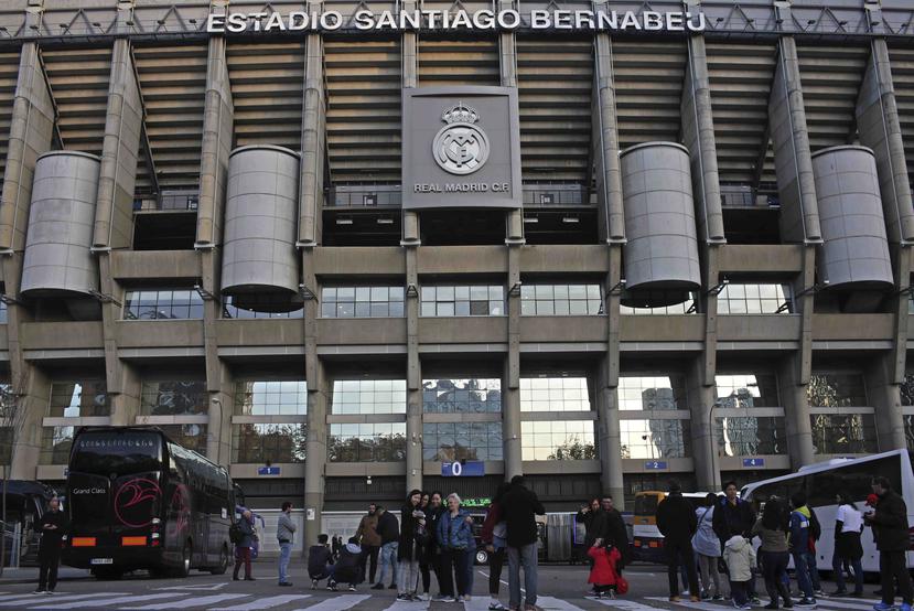 Vista de la entrada del estadio Santiago Bernabéu. (EFE)