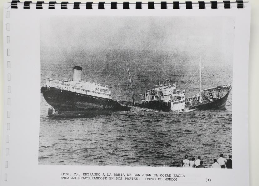 El buque “Ocean Eagle” chocó con el fondo del canal de entrada a la bahía de San Juan, se partió en dos y derramó 3.7 millones de galones de petróleo. (Suministrada)