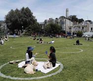 Además de Dolores Park, la ciudad también ha dibujado círculos en el suelo de otras zonas verdes populares. (Agencia EFE)