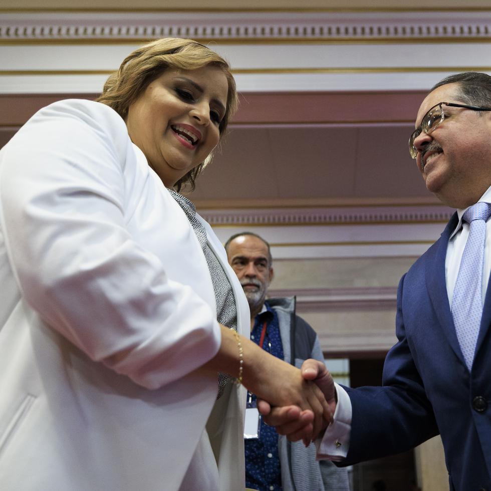 La procuradora de las Mujeres, Vilmarie Rivera Sierra, y el presidente del Senado, José Luis Dalmau Santiago, en la vista en que se evaluó el nombramiento.