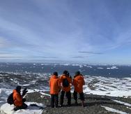 Los 'influencers' "Momo" Gerónimo Benavides, Nati Jota y Agustina Grisolia en la Antártida, compartieron con sus seguidores la belleza de la Antártida en Argentina.