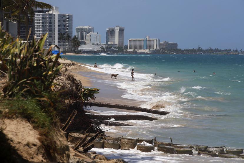 Algunos de los efectos del cambio climático en la isla se reflejan en la erosión masiva que afecta la costa de Ocean Park. (GFR Media)