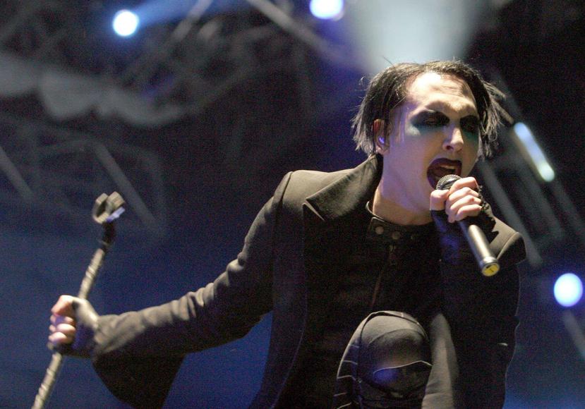 Durante el espectáculo, Manson arrojó su micrófono al suelo, empujó un amplificador e incluso le pidió al público que le dijera que lo amaban.