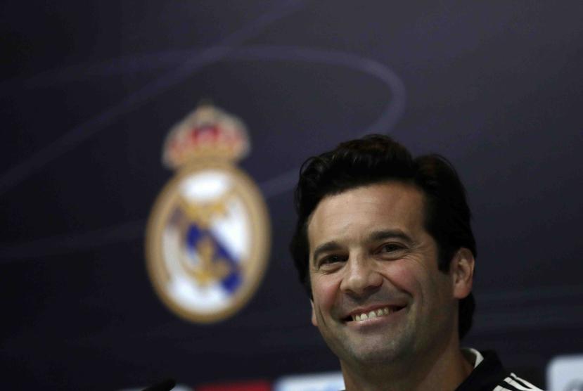 El técnico interino del Real Madrid Santiago Solari durante una rueda de prensa en Madrid, el jueves 30 de octubre de 2018.  (AP)