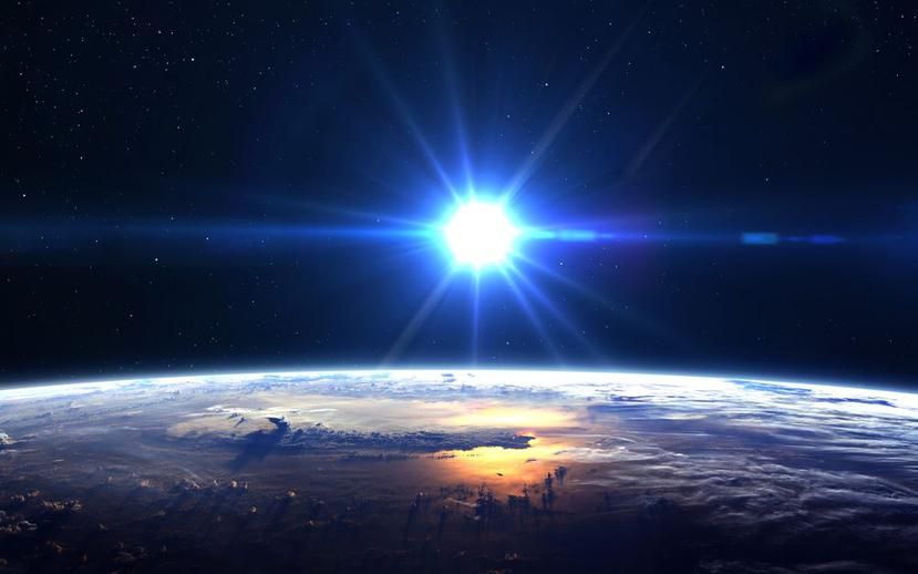 El Globo Mundial desde el Espacio en un campo de estrellas que muestra el terreno y las nubes. (NASA)