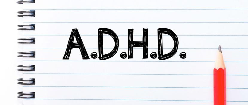 Los menores con ADHD muestran un patrón "constante" de falta de atención o hiperactividad impulsiva que interfiere con su desempeño y desarrollo. (Shutterstock)