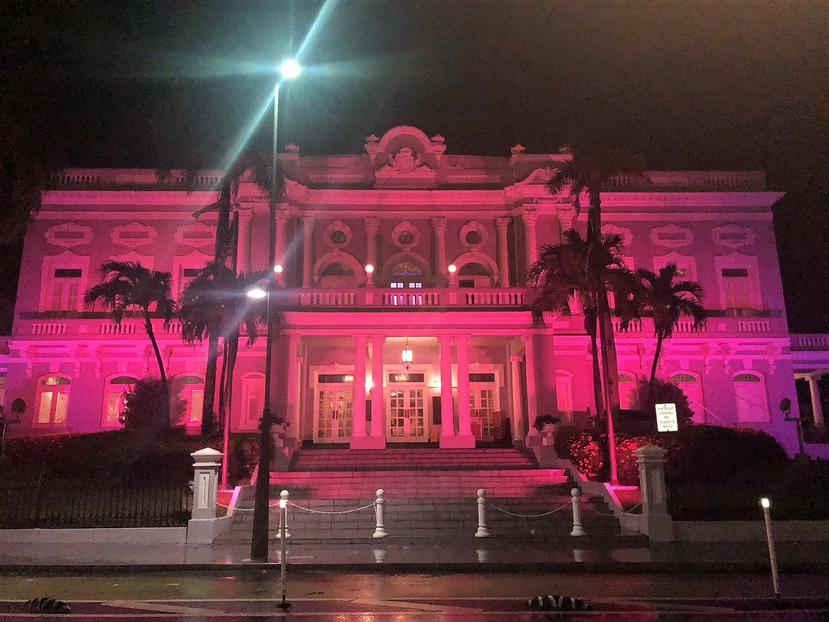 El Antiguo Casino es uno de los edificios que estará iluminado de color rosa en el mes de octubre. (GFR Media)