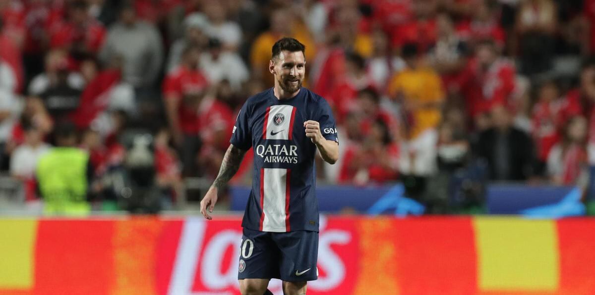 Leo Messi fue clave ayer, sábado, en la victoria del PSG contra el Toulouse, con un gol que desempató el marcador y aseguró la victoria del equipo parisino 2-1.