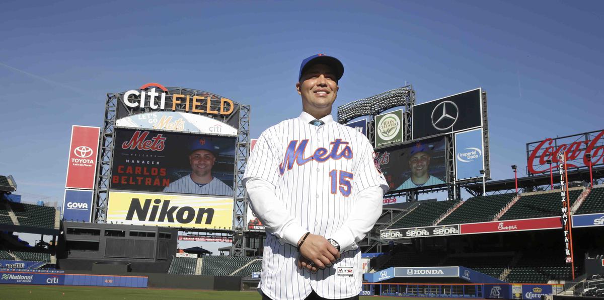 Carlos Beltrán cuando fue presentado como dirigente de los Mets a finales de 2019.