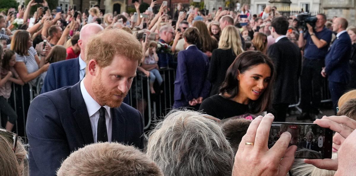 Emotivo recibimiento: Meghan Markle y el príncipe Harry llegan hasta la casa real