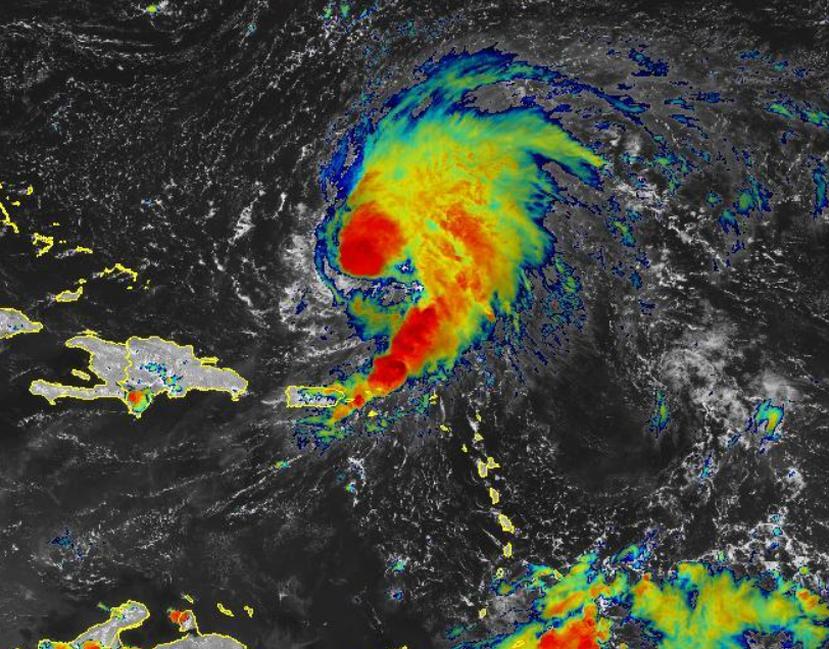 Imagen de satélite donde se aprecia al norte de Puerto Rico la tormenta tropical Earl.