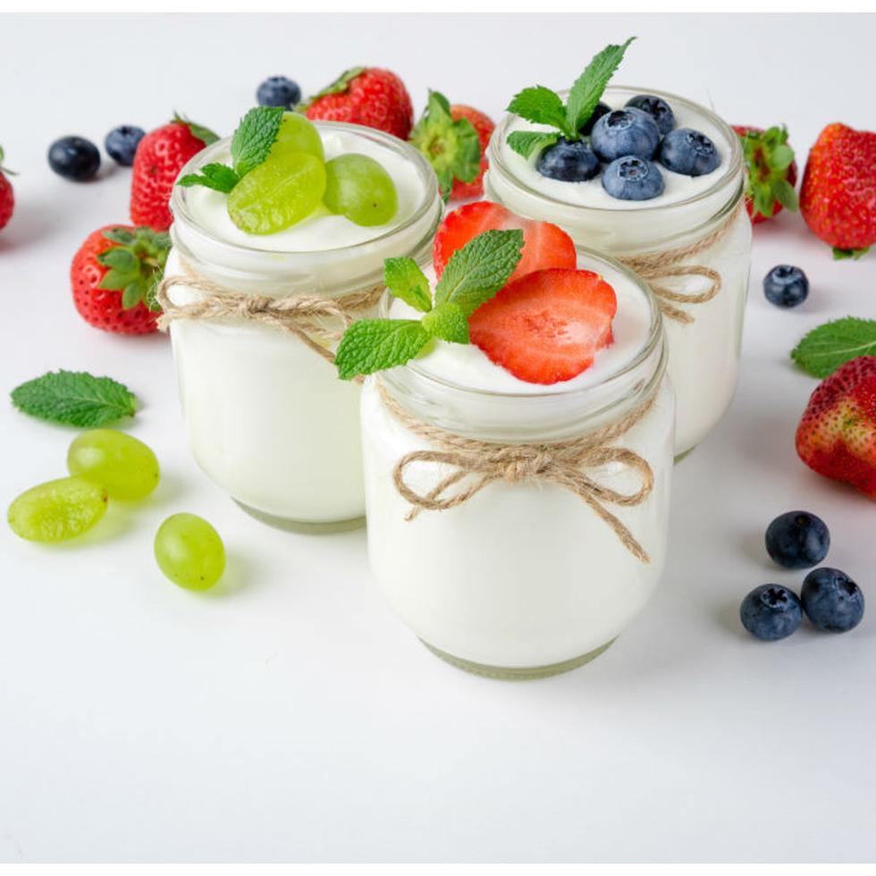 El yogur contiene proteína, calcio, magnesio, vitamina B12 y ácidos grasos. (Shutterstock)