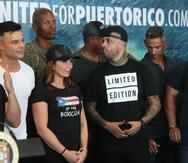 Varias figuras del deporte puertorriqueño como Jorge Posada, Bernie Williams e Iván Rodríguez, al igual que artistas como Ricky Martin y Luis Fonsi, llegaron hoy a Puerto Rico con suministros para los damnificados.