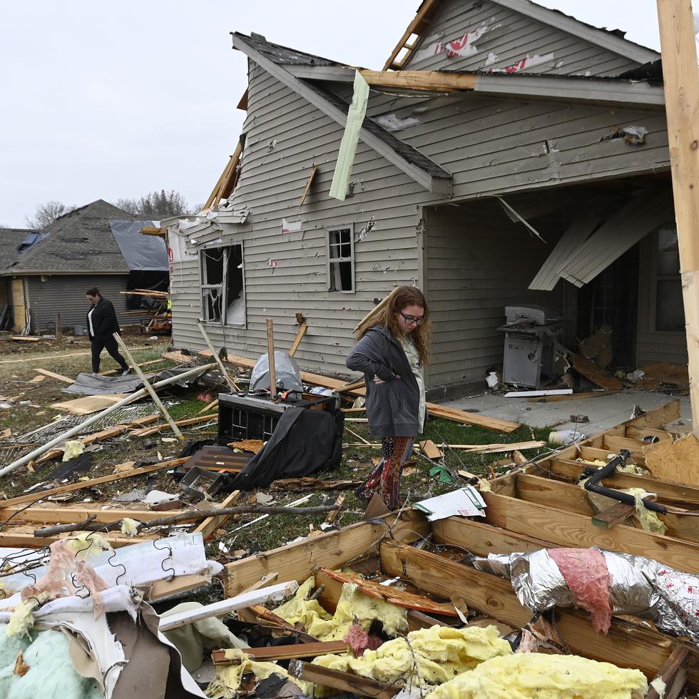 La situación en varias partes de Tennessee y Kentucky era más grave: los trabajadores de emergencia y los miembros de la comunidad lidian con las secuelas de severas tormentas y tornados del fin de semana.