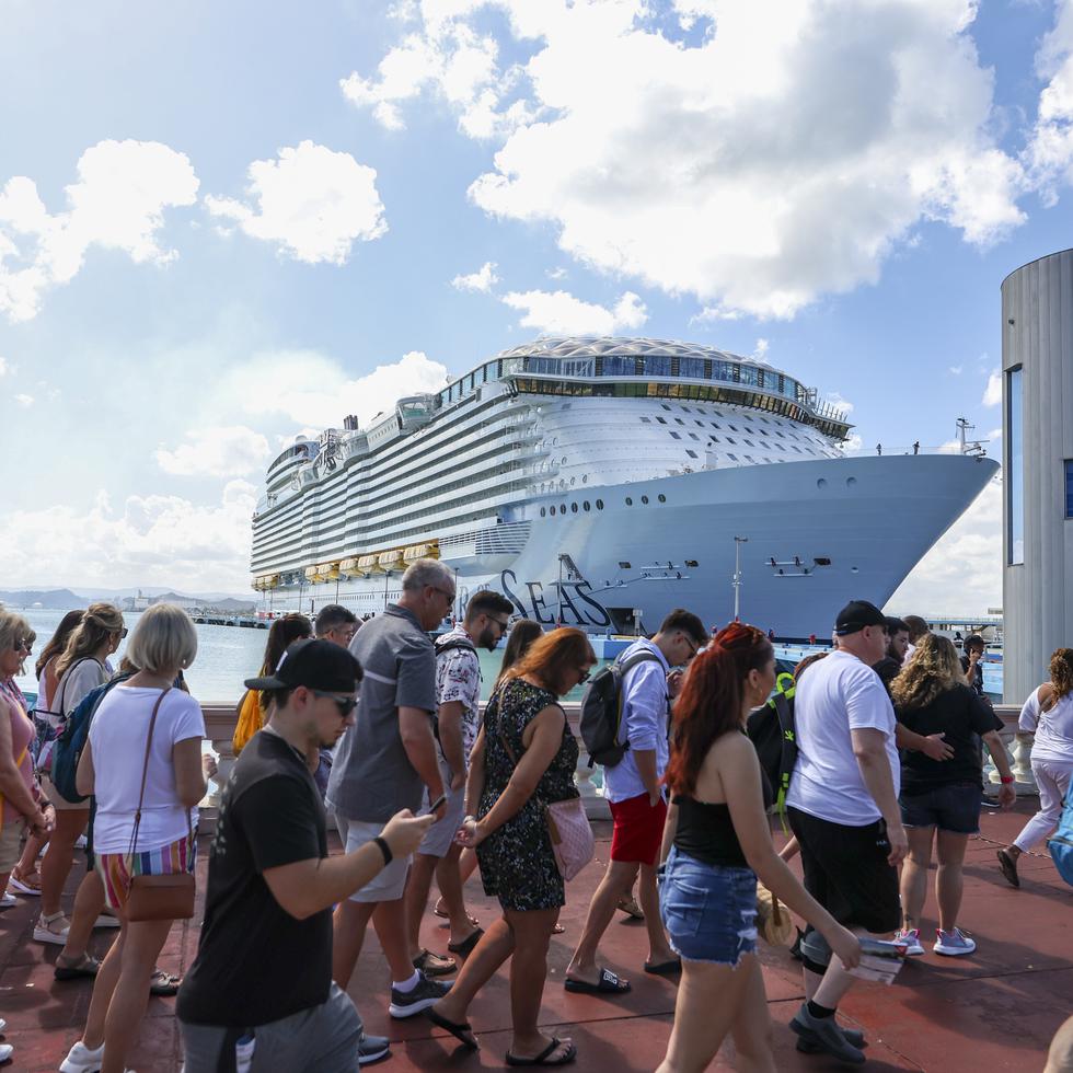 Unos 21,000 pasajeros de cruceros llegaron hoy al Viejo San Juan.
