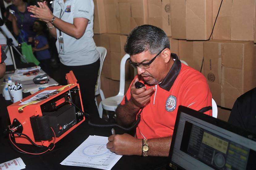 Miguel Cruz, presidente de la Federación de Radioaficionados, indicó que en cada pueblo hay personas con licencia para poder transmitir información a otras localidades aunque las torres de comunicación dejen de funcionar. (Suministrada)