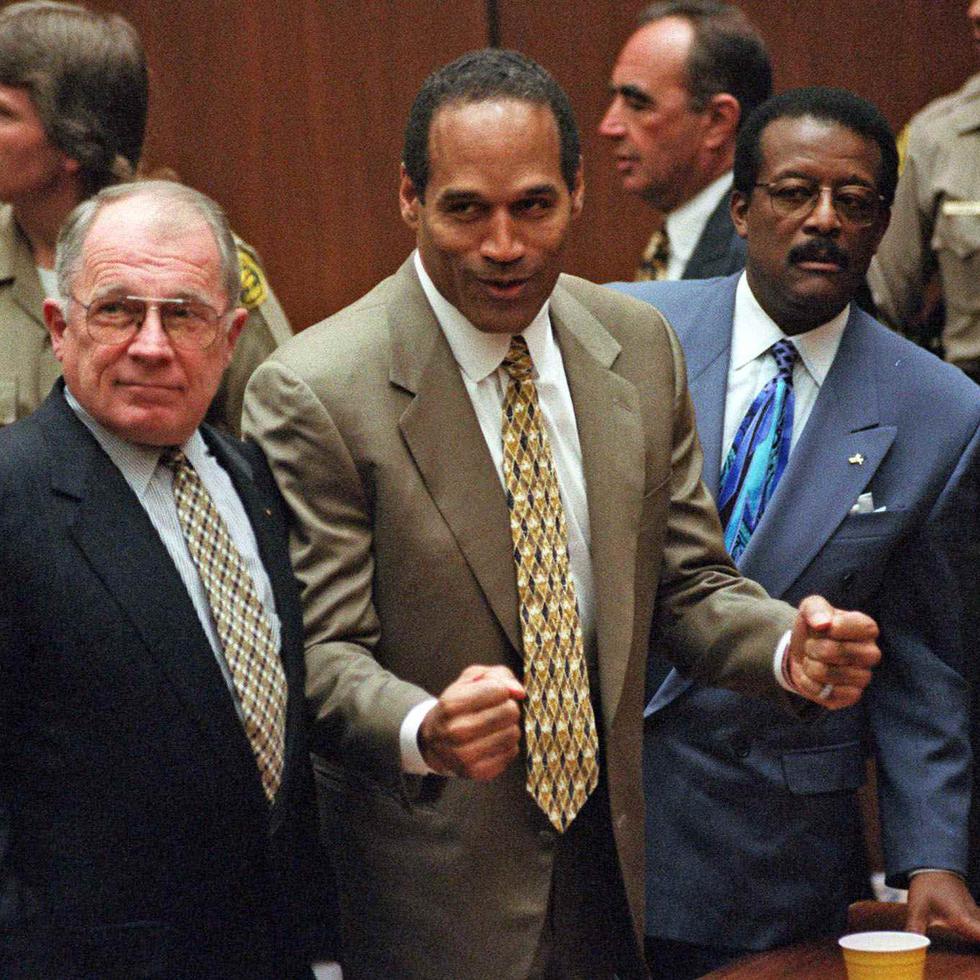 O.J. Simpson fue absuelto por los asesinatos de 1994 de su exesposa Nicole Brown Simpson y su amigo Ronald Goldman.