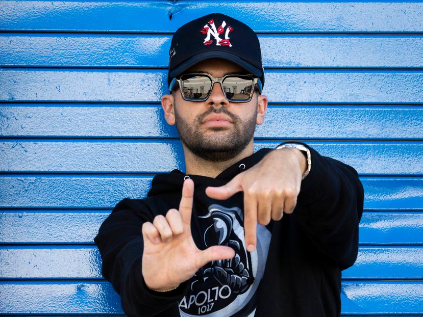 El cantante y músico puertorriqueño Apollo1027 busca abrirse paso en el mercado local con su música pop urbana, que combina con letras en inglés y en español.