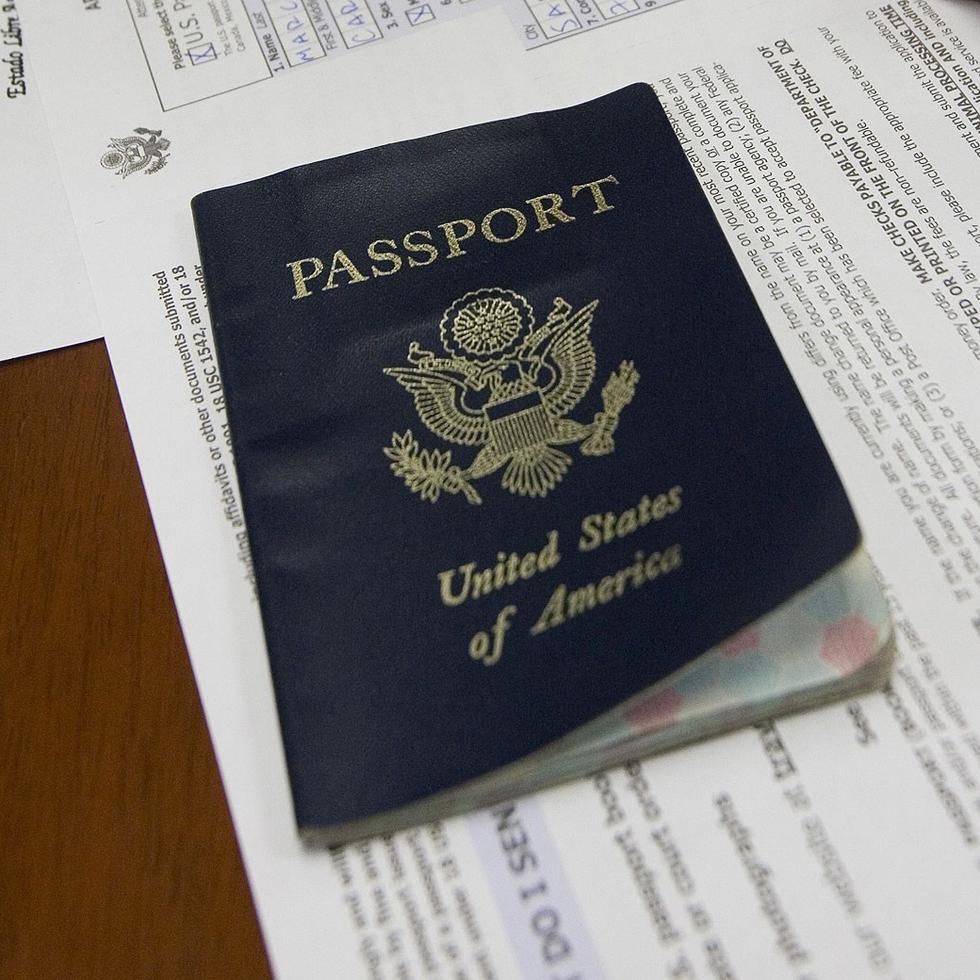 Entre los requisitos están que el pasaporte expirado haya tenido una validez original de 10 años, que el pasaporte no esté dañado o alterado y que la persona que viaja tenga posesión física de él.