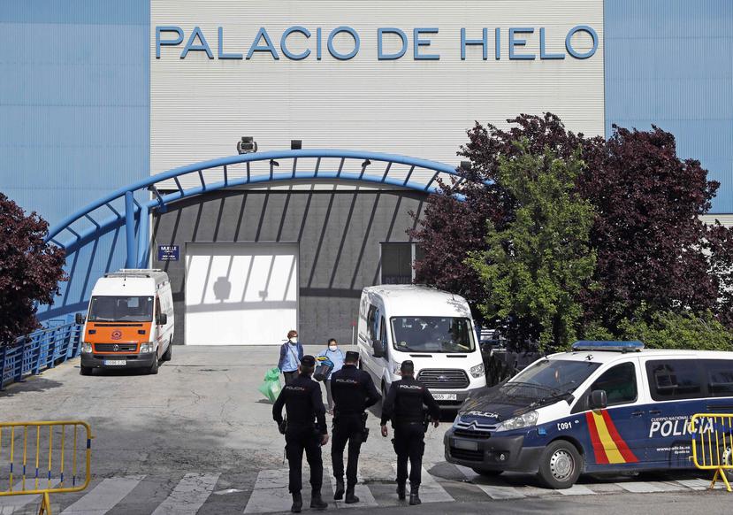 La publicación de las nuevas cifras coincide con el cierre hoy de la morgue provisional habilitada en el Palacio de Hielo de la capital española. (Agencia EFE)