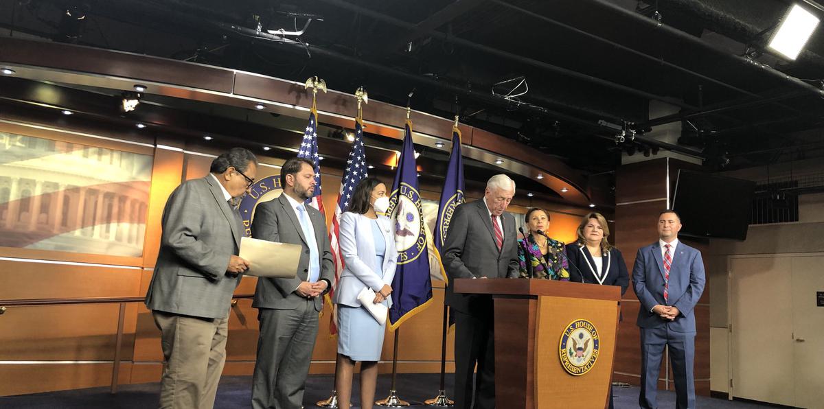 Hoyer led the presentation of the draft legislation along with Natural Resources Committee Chairman Raúl Grijalva (D-Ariz.), Puerto Rican Democrats Nydia Velázquez, and Alexandria Ocasio Cortez (D-New York), Puerto Rican Democrat Darren Soto (D-Fla.) and Puerto Rico Resident Commissioner in Washington, Jenniffer González, the only Republican in the group.