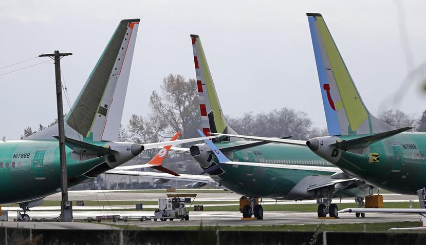 Aviones 737 MAX 8 de Boeing están estacionados cerca de las instalaciones de armado de la compañía en Renton, Washington. (AP)