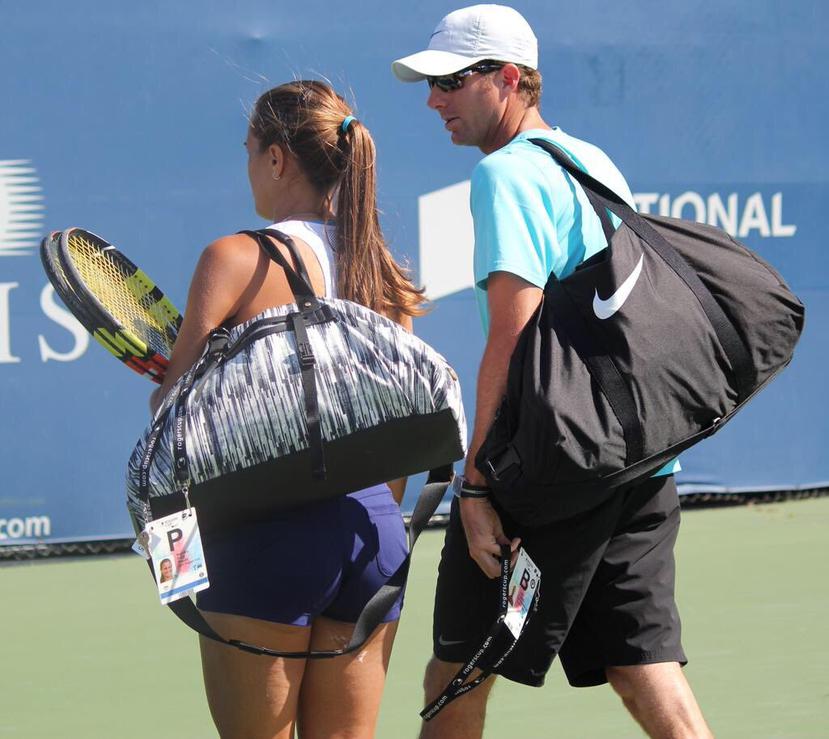 La tenista Mónica Puig Marchán con su entrenador, Juan Toredo. (Suministrada)