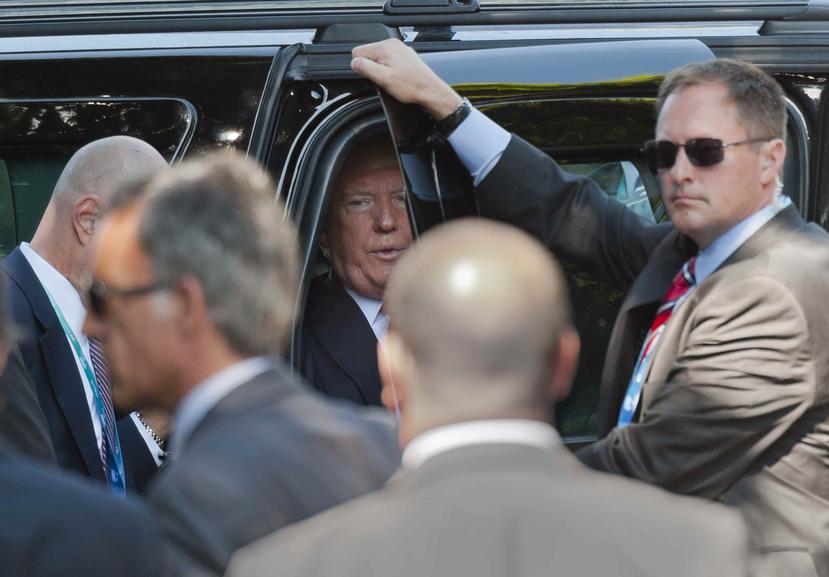 Trump regresó el sábado de su viaje de nueve días a una Casa Blanca en modo de crisis. (AP)