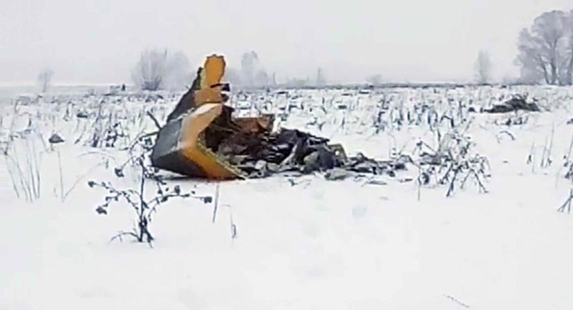 Los restos del avión caído en Rusia cerca de la aldea de Stepanovskoye. (GFR Media)