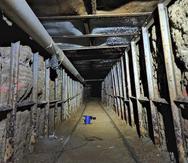 Esta fotografía sin fecha proporcionada por el área de Investigaciones del Departamento de Seguridad Nacional muestra el interior de un túnel transfronterizo que une la ciudad mexicana de Tijuana con el área de San Diego.