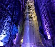El nombre de la caverna se le debe a esta alta cascada en su interior. (Gregorio Mayí/Especial para GFR Media)