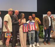 Amanda Serrano y Jonathan González reciben los premios de Boxeadores del Año por parte de la Comisión de Boxeo Profesional de Puerto Rico.