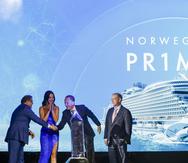 Ceremonia de bautizo del barco Norwegian Prima, donde estuvo presente la plana mayor de la empresa, junto con la cantante Katy Perry, segunda de izquierda a derecha, quien fur la madrina de la embarcación.