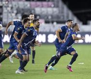Los jugadores de Puerto Rico celebran tras conseguir la victoria sobre Surinam en la ronda preliminar de la Copa de Oro de la Concacaf.