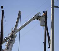 Según la corporación pública, los postes ya no son un problema en cuanto a la cantidad de materiales necesarios para restablecer el servicio eléctrico. (GFR Media)