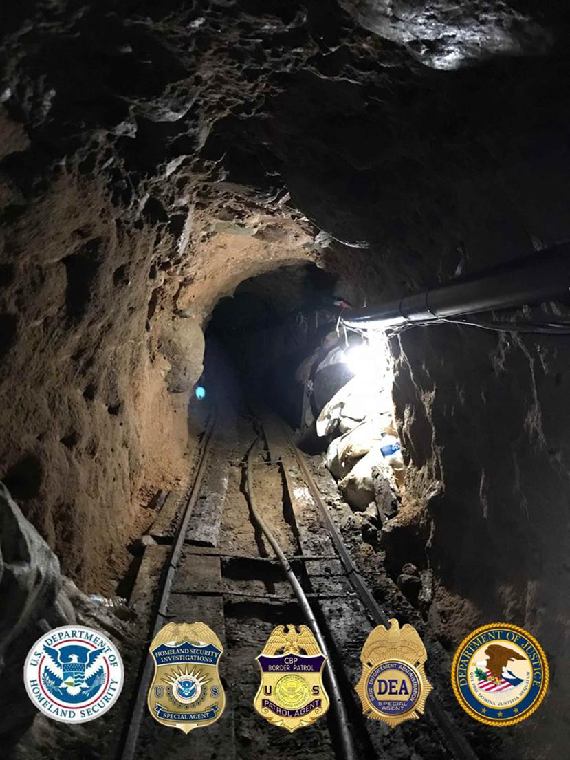 La foto distribuida el martes 31 de marzo de 2020 por la Fuerza de Tareas de Túneles de San Diego muestra el sistema de rieles en un túnel transfronterizo de Tijuana, México, a San Diego. (AP)