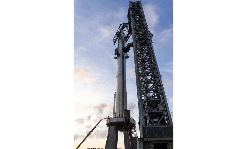 Foto sin fecha proporcionada por SpaceX que muestra el cohete Starship de la compañía en su sitio de lanzamiento en Boca Chica, Texas.