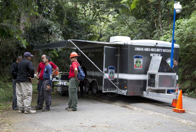 Rescatistas buscan a los siete turistas desaparecidos en el Yunque esta tarde.