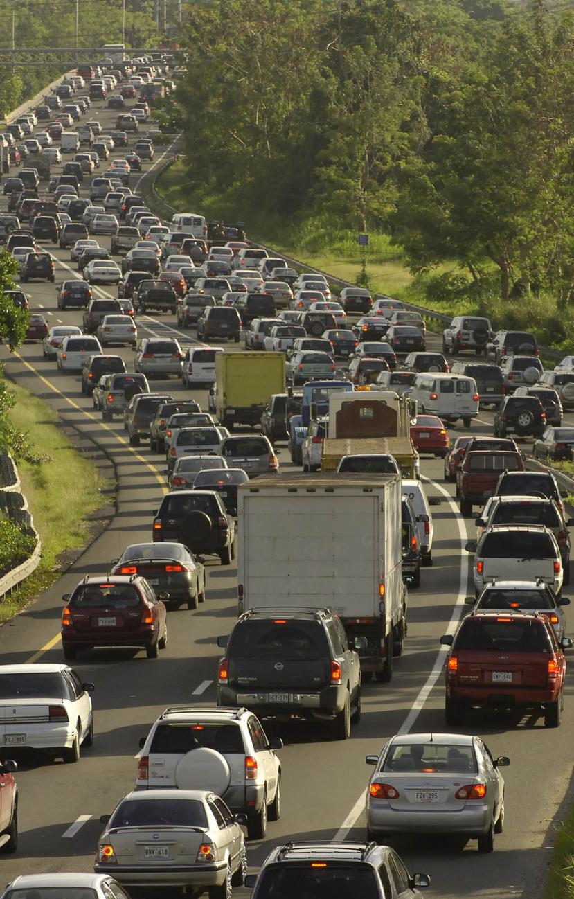 La congestión vehicular se extiende desde Humacao hasta Caguas. (GFR Media)