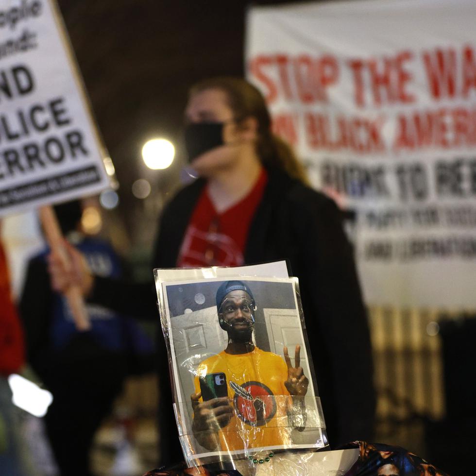 Decenas de personas protestaron en Atlanta, Georgia, por el asesinato del afroamericano Tyre Nichols, de 29 años, luego de recibir una paliza por parte de un grupo de policías de Memphis, Tennessee.