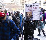 Personas protestan para exigir justicia por la muerte del afroamericano Daniel Prude, en Nueva York (EE.UU.), en una fotografía de archivo. EFE/Justin Lane