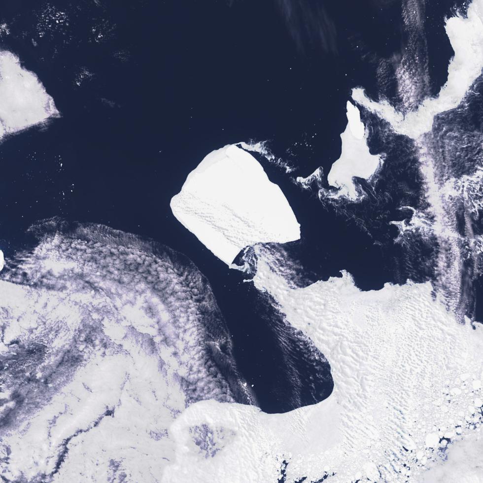 Uno de los témpanos más grandes del mundo, el A23a, parece estar a la deriva fuera de las aguas antárticas después de permanecer anclado durante más de tres décadas, según el British Antarctic Survey.