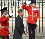 Contrario a otros miembros de la familia, el príncipe Harry no lució su uniforme militar, a pesa de haber servido en la milicia por diez años.