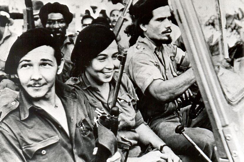 Raúl Castro, quien tiene fama de ser más familiar de lo que lo fue Fidel, se casó con su compañera de lucha en Sierra Maestra, Vilma Espín. (EFE / Granma)