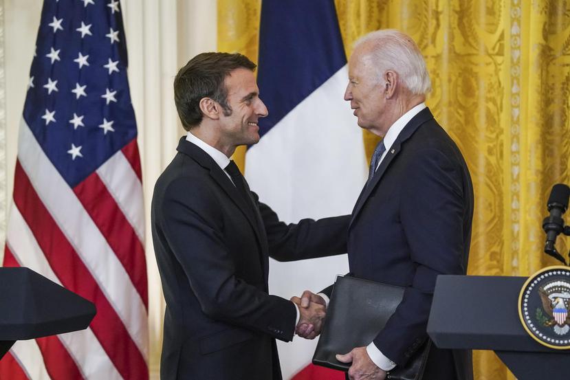 Biden mostró su disposición en una rueda de prensa junto al presidente de Francia, Emmanuel Macron.