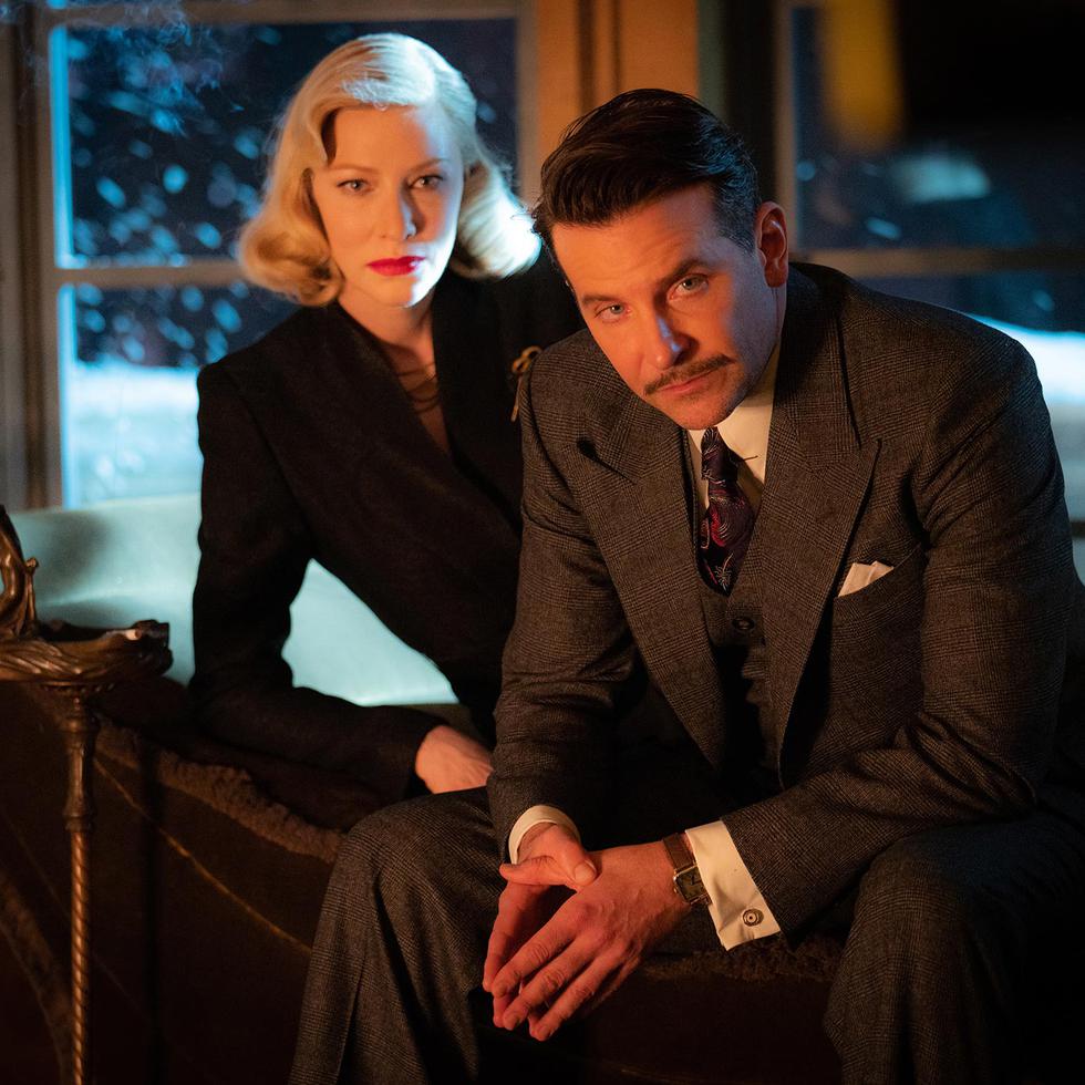 Cate Blanchett y Bradley Cooper en la película "Nightmare Alley".