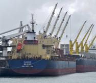 Archivo - El buque granelero Eaubonne luce atracado en el puerto de Mombasa, Kenia, el sábado 26 de noviembre de 2022. (AP Foto/Gideon Maundu, Archivo)