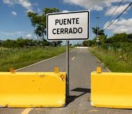 En Lajas, el puente situado en la carretera PR-303, a la altura del kilómetro 0.1, fue declarado en estado crítico por el gobernador Pedro Pierluisi tras ser clausurado debido a la socavación de sus fundaciones.